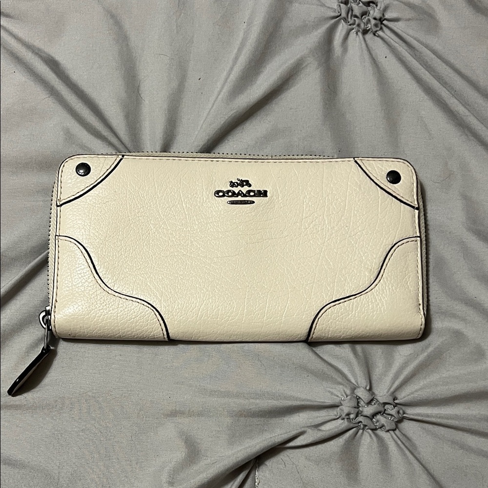 EUC Coach Ivory Leather Zip Wallet